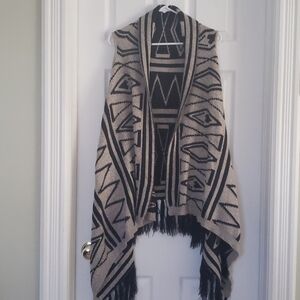 Sleeveless Fringed cardigan